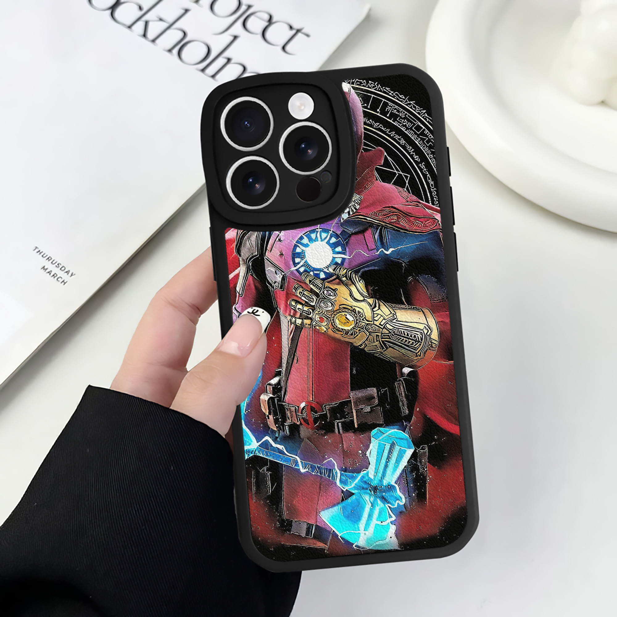 （画像用） Deadpool デッドプール 【iPhone 16シリーズ対応】シリコンスマホケース（レザー調） 材質：シリコン